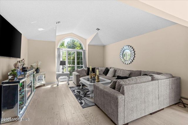 5 Harrow Court, Toms River, NJ 08757
