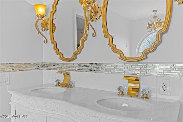 5 Harrow Court, Toms River, NJ 08757