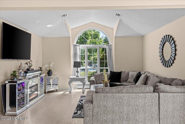 5 Harrow Court, Toms River, NJ 08757