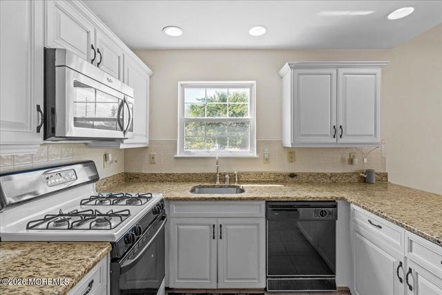 5 Harrow Court, Toms River, NJ 08757