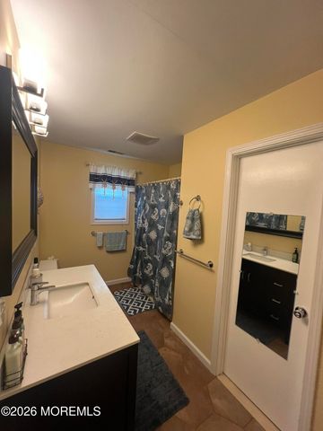 28 Bayview Drive, Waretown, NJ 08758
