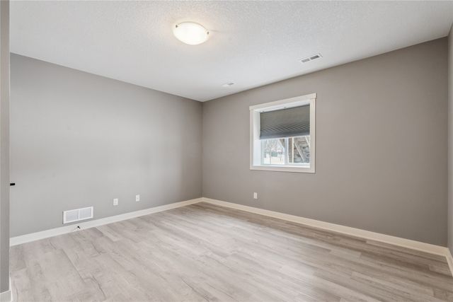 2405 3rd Avenue SE, Altoona, IA 50009