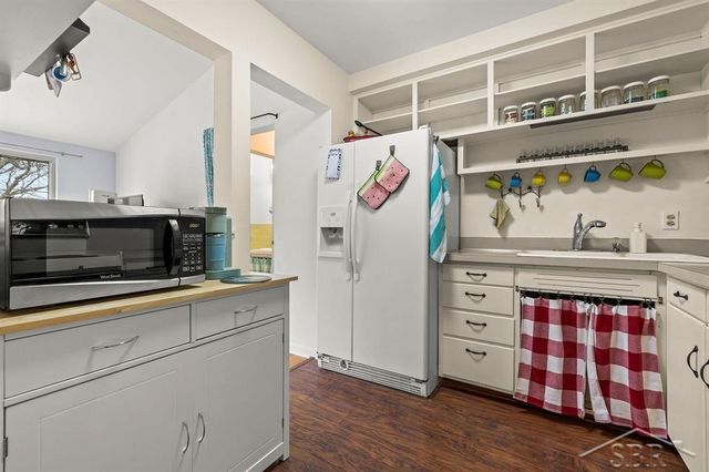 2405 Damman Apt. 201 Drive, Midland, MI 48640