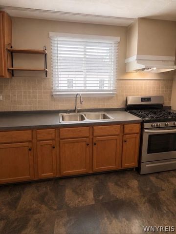 127 14th St, Buffalo, NY 14213