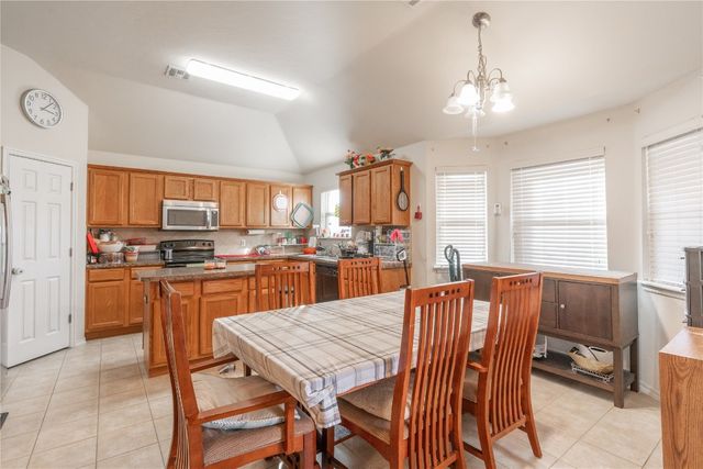 2405 Chadsford Lane, Yukon, OK 73099