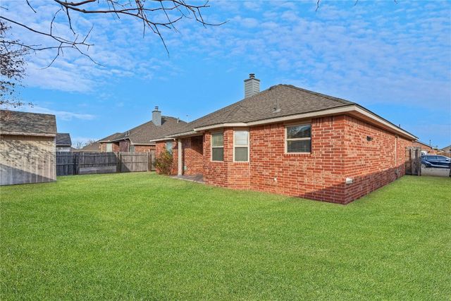 2405 Chadsford Lane, Yukon, OK 73099
