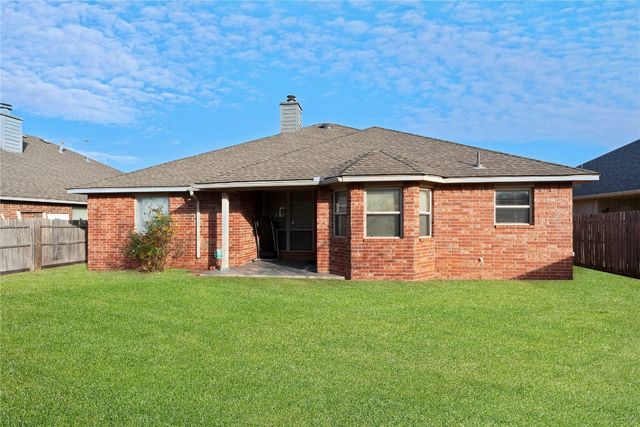 2405 Chadsford Lane, Yukon, OK 73099