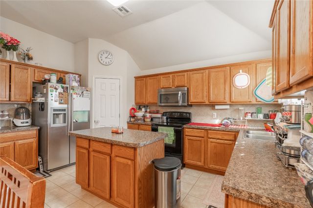 2405 Chadsford Lane, Yukon, OK 73099