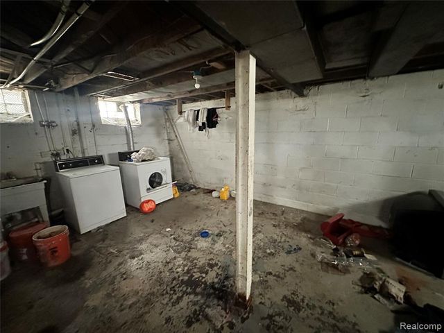 15620 Park Grove Street, Detroit, MI 48205