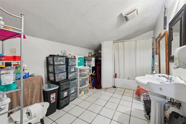 905 Shaw Street, Des Moines, IA 50309