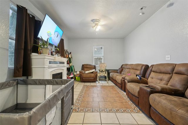 905 Shaw Street, Des Moines, IA 50309