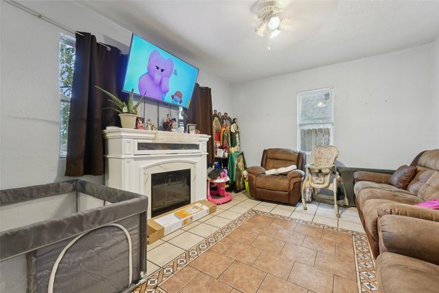 905 Shaw Street, Des Moines, IA 50309