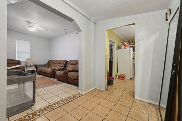 905 Shaw Street, Des Moines, IA 50309