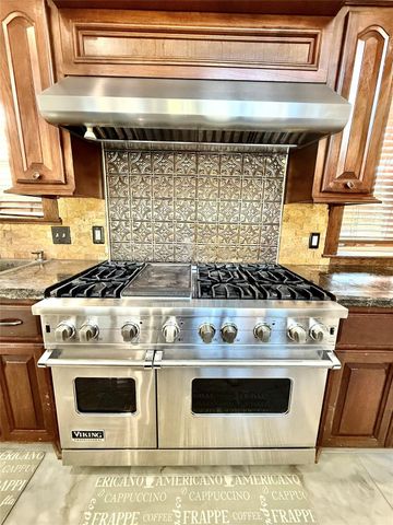 2502 Lake Gardens Court, Kingwood, TX 77339