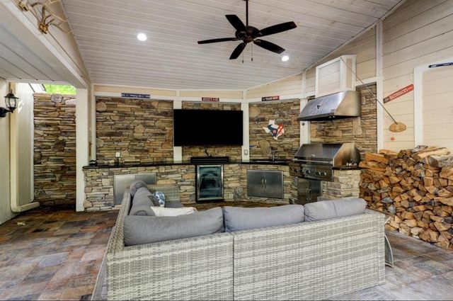 2502 Lake Gardens Court, Kingwood, TX 77339