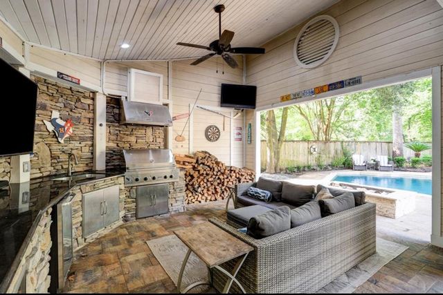 2502 Lake Gardens Court, Kingwood, TX 77339