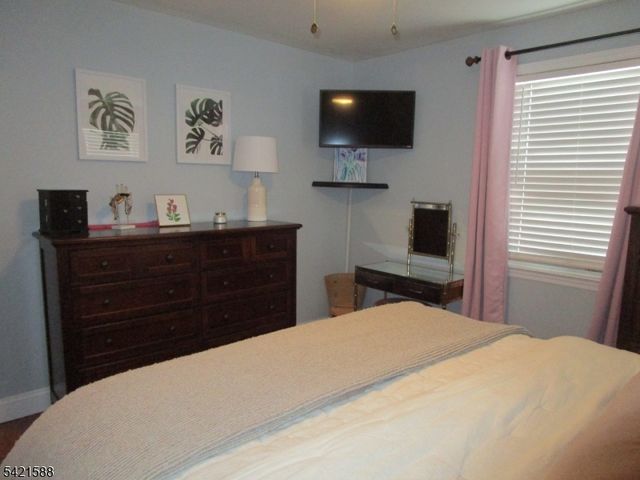 345 Redmont Rd, North Plainfield Boro, NJ 07063