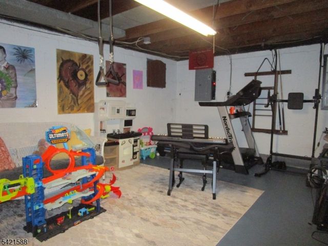 345 Redmont Rd, North Plainfield Boro, NJ 07063