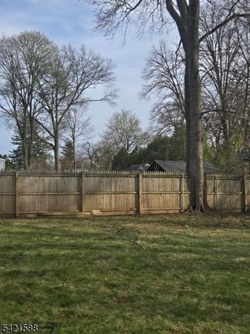 345 Redmont Rd, North Plainfield Boro, NJ 07063