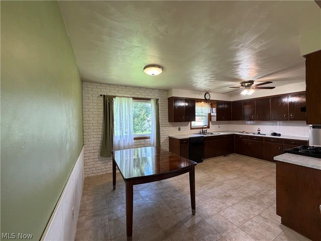 184 Circle View Drive, New Middletown, OH 44442