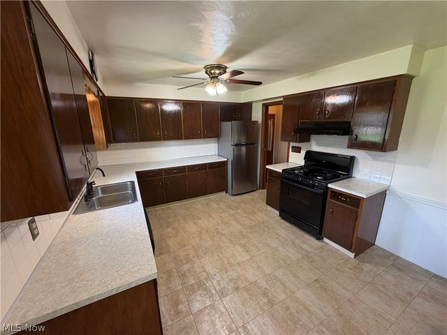 184 Circle View Drive, New Middletown, OH 44442