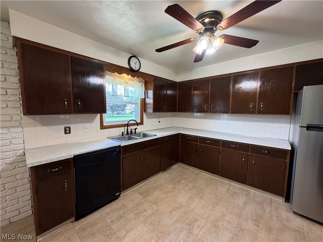 184 Circle View Drive, New Middletown, OH 44442