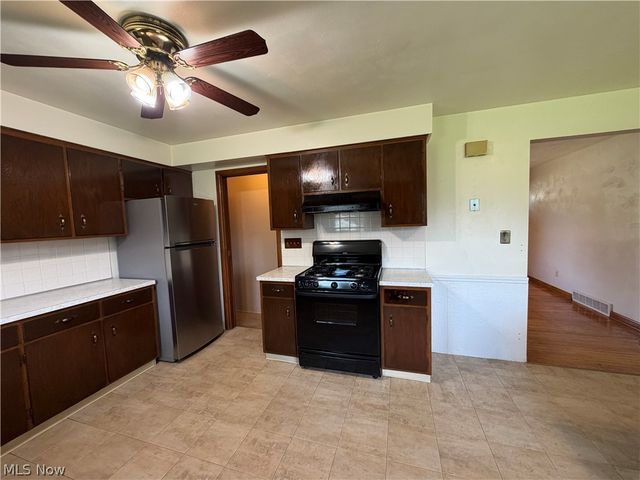 184 Circle View Drive, New Middletown, OH 44442