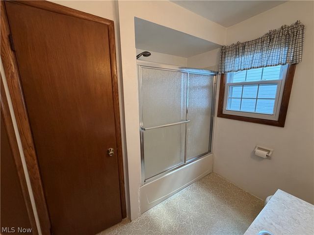184 Circle View Drive, New Middletown, OH 44442