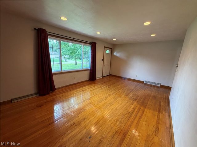 184 Circle View Drive, New Middletown, OH 44442