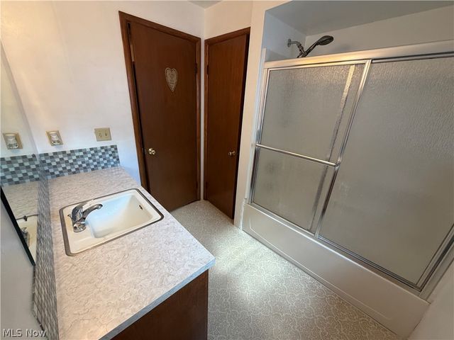 184 Circle View Drive, New Middletown, OH 44442