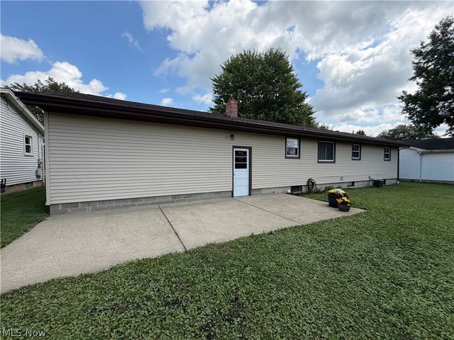 184 Circle View Drive, New Middletown, OH 44442