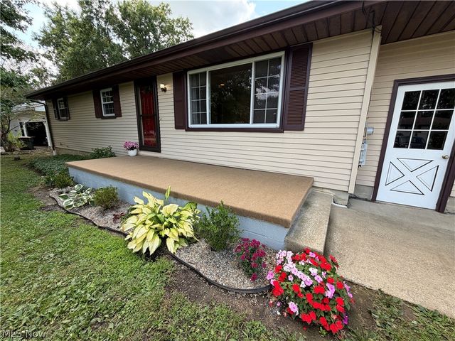 184 Circle View Drive, New Middletown, OH 44442