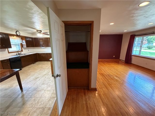 184 Circle View Drive, New Middletown, OH 44442