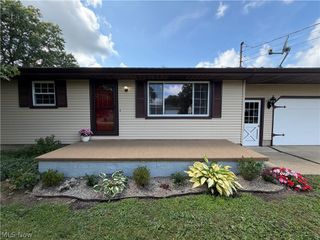 184 Circle View Drive, New Middletown, OH 44442