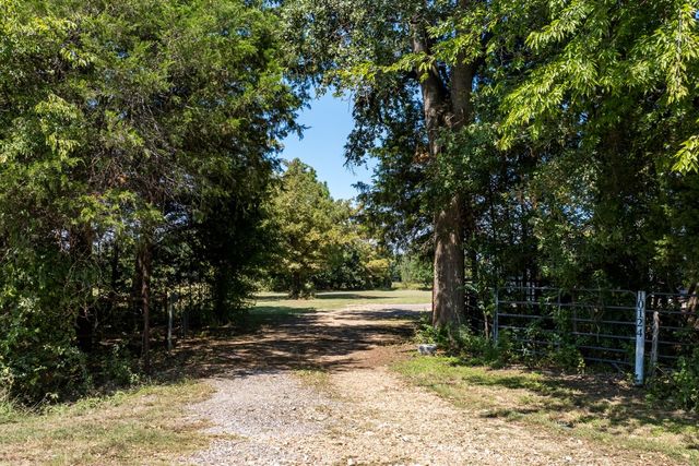 10124 County Road 4022, Kemp, TX 75143