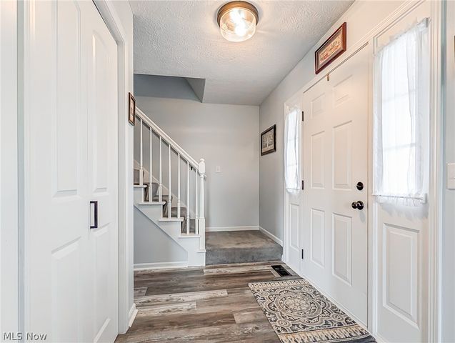 812 Joel Circle, Louisville, OH 44641