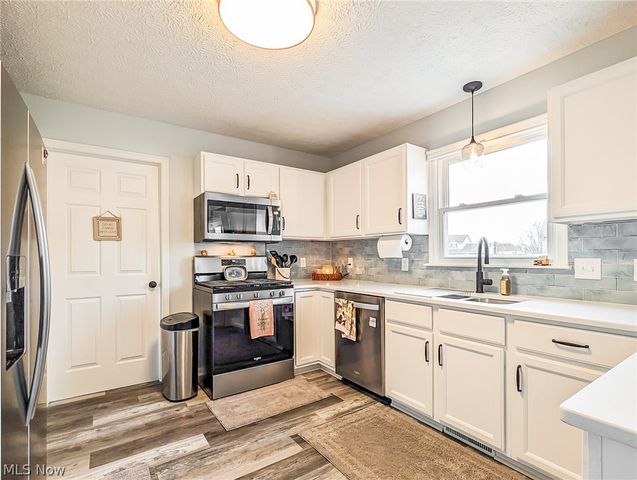 812 Joel Circle, Louisville, OH 44641