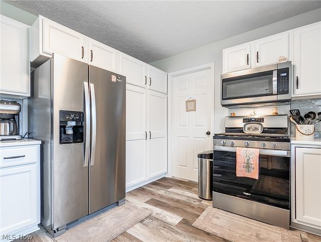 812 Joel Circle, Louisville, OH 44641