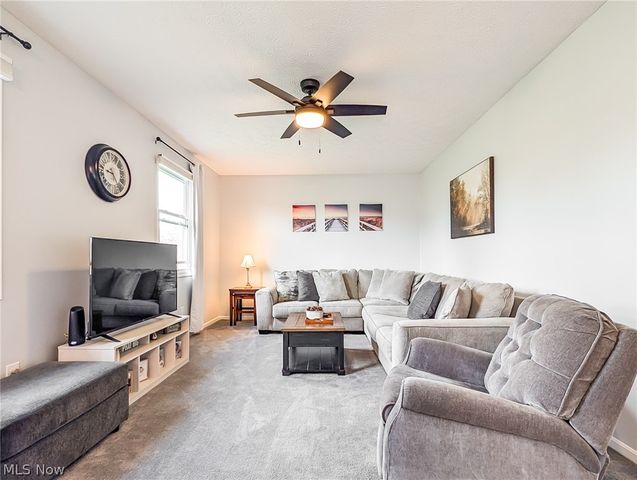 812 Joel Circle, Louisville, OH 44641