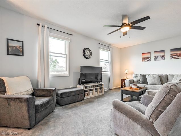 812 Joel Circle, Louisville, OH 44641