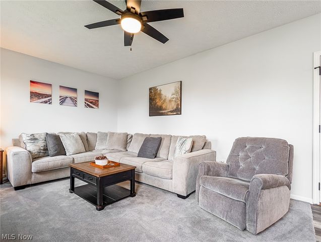 812 Joel Circle, Louisville, OH 44641