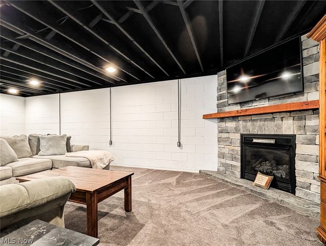 812 Joel Circle, Louisville, OH 44641