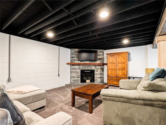 812 Joel Circle, Louisville, OH 44641