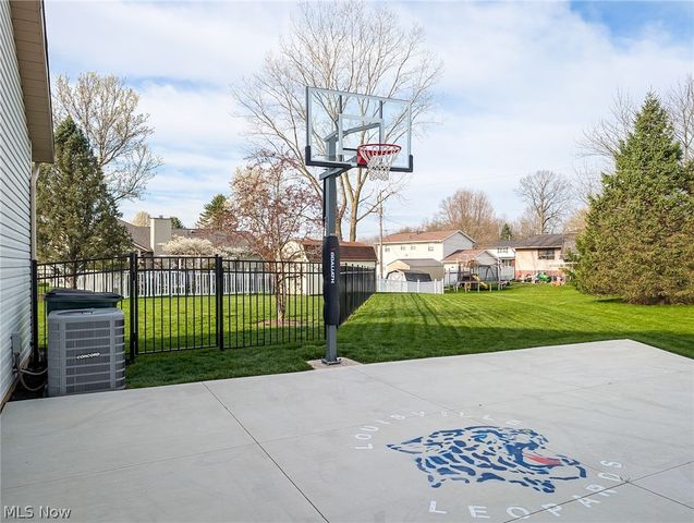 812 Joel Circle, Louisville, OH 44641