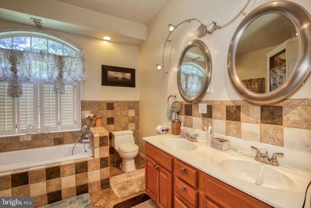 120 TWIN HARBOR RD, Reedville, VA 22539