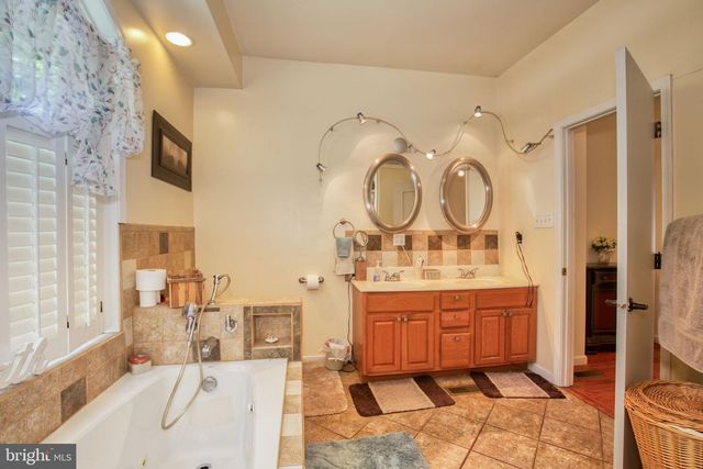 120 TWIN HARBOR RD, Reedville, VA 22539