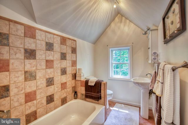 120 TWIN HARBOR RD, Reedville, VA 22539