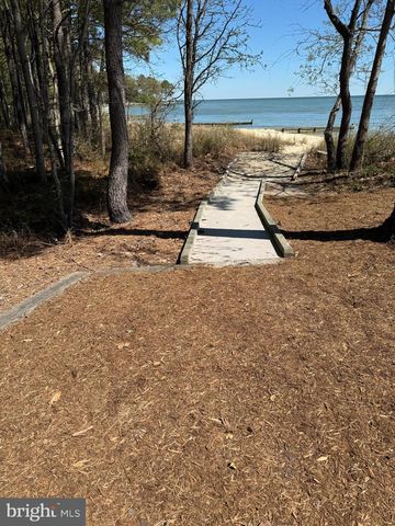 120 TWIN HARBOR RD, Reedville, VA 22539