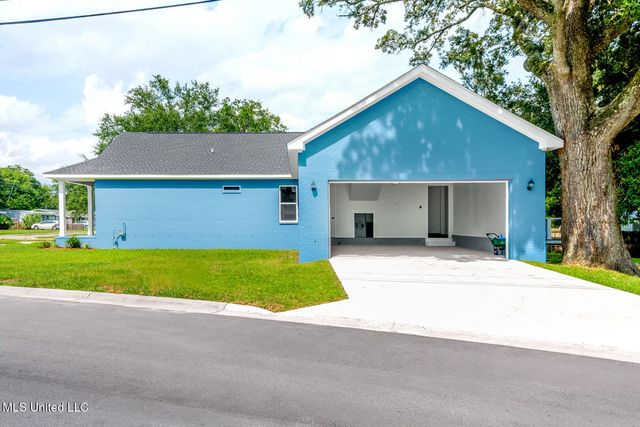 2100 Curcor Drive, Gulfport, MS 39507