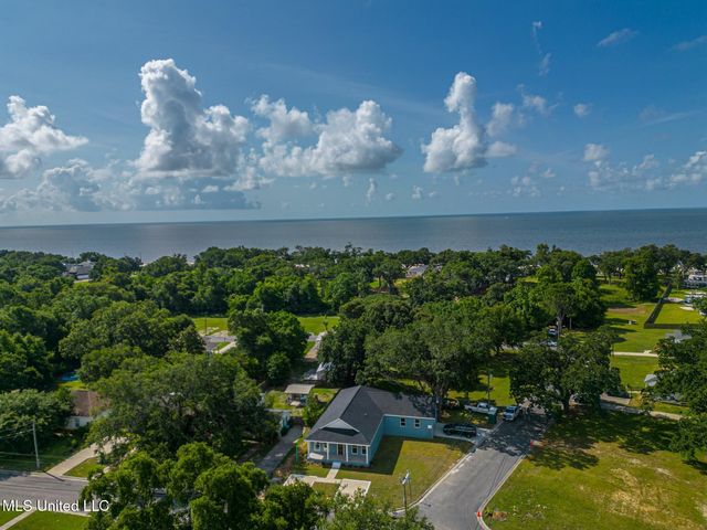 2100 Curcor Drive, Gulfport, MS 39507